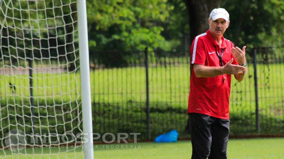 Sebagai salah satu striker Timnas Indonesia, Alberto Goncalves tentunya cukup mengenal sosok Alfred Riedl,mMeski tak pernah bekerjasama dalam satu tim.